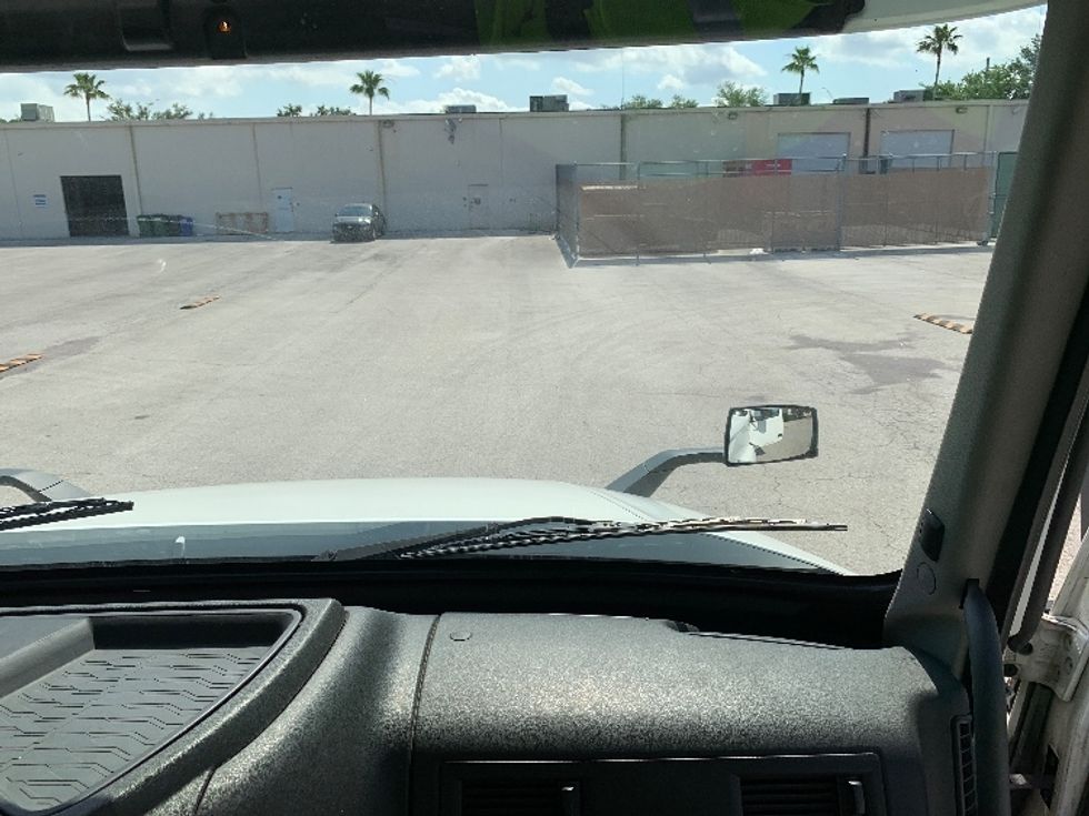 Day Cab Tractor-Heavy Duty Tractors-Volvo-2019-VNL64T300-Tampa-FL-414,108\n\t\tmiles-$ 45,250 - Image 13