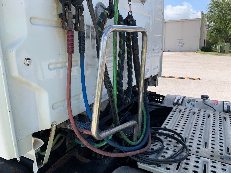 Day Cab Tractor-Heavy Duty Tractors-Volvo-2019-VNL64T300-Tampa-FL-414,108\n\t\tmiles-$ 45,250 - Image 17