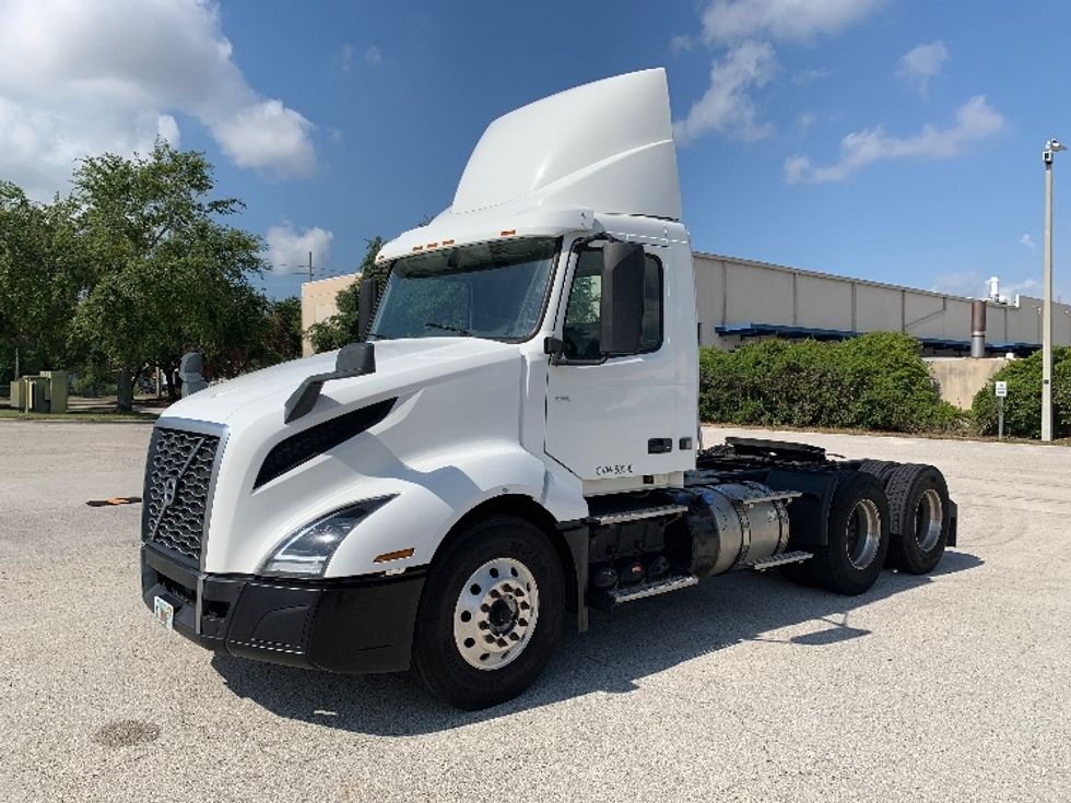 Day Cab Tractor-Heavy Duty Tractors-Volvo-2019-VNL64T300-Tampa-FL-414,108\n\t\tmiles-$ 45,250 - Image 3