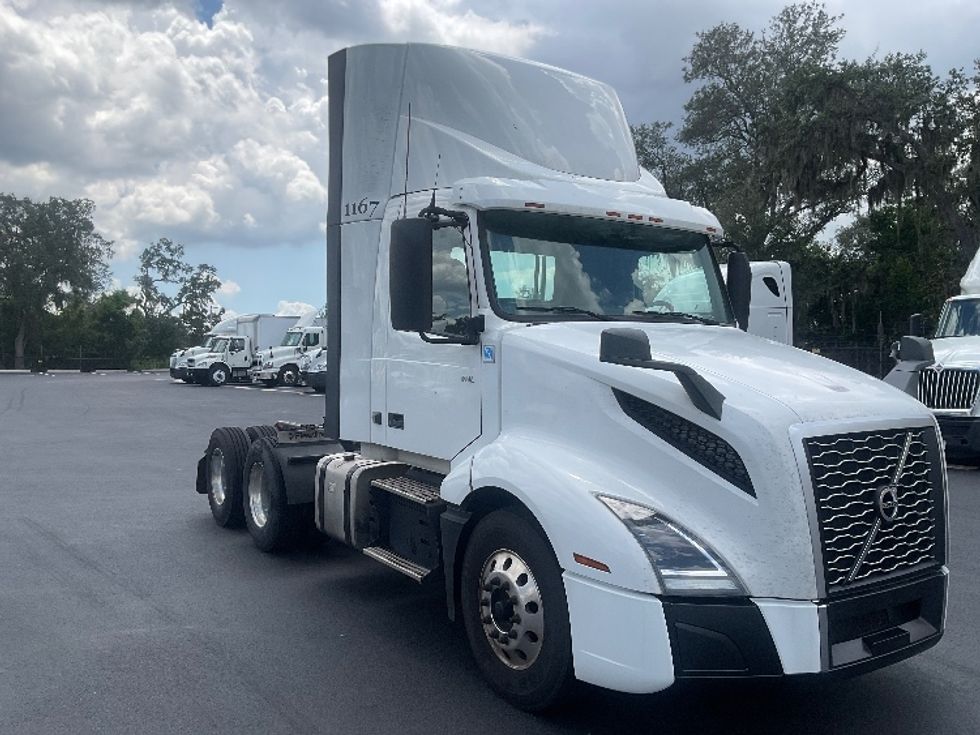 2019 Freightliner Cascadia 113" sleeper cab photo 16