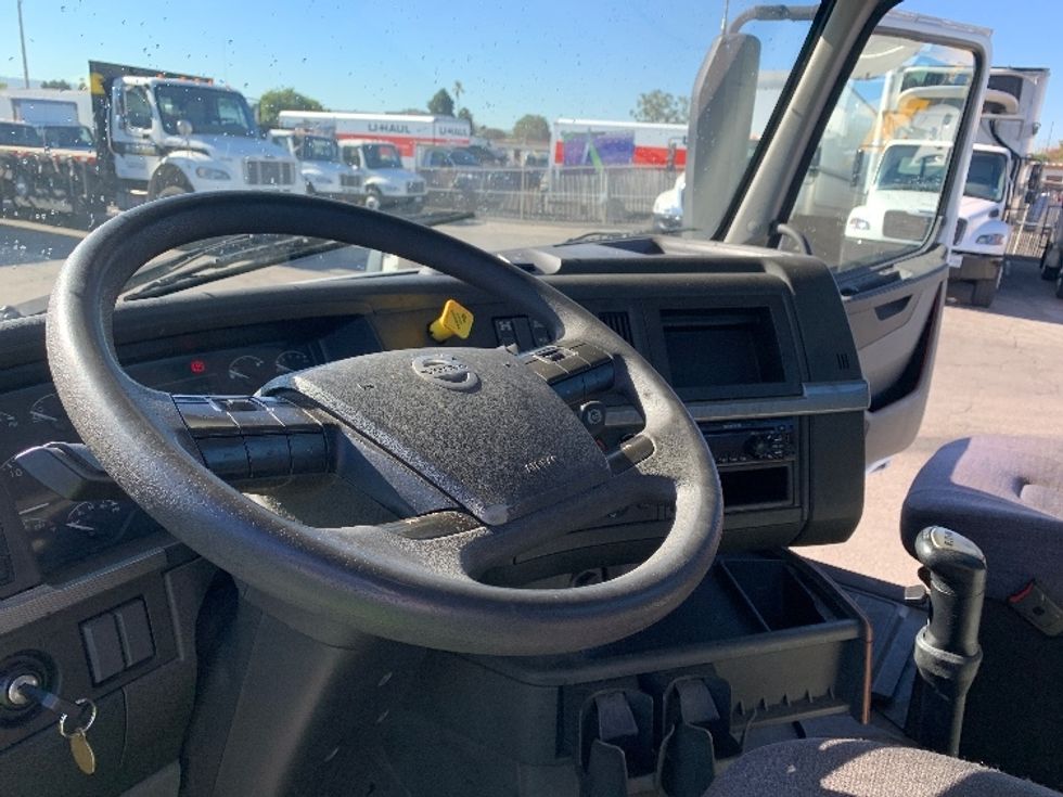 Day Cab Tractor-Heavy Duty Tractors-Volvo-2019-VNL64T300-Torrance-CA-101,504\n\t\tmiles-$ 45,250 - Image 10
