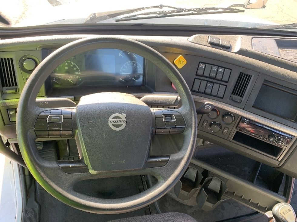 Day Cab Tractor-Heavy Duty Tractors-Volvo-2019-VNL64T300-Torrance-CA-101,504\n\t\tmiles-$ 45,250 - Image 11