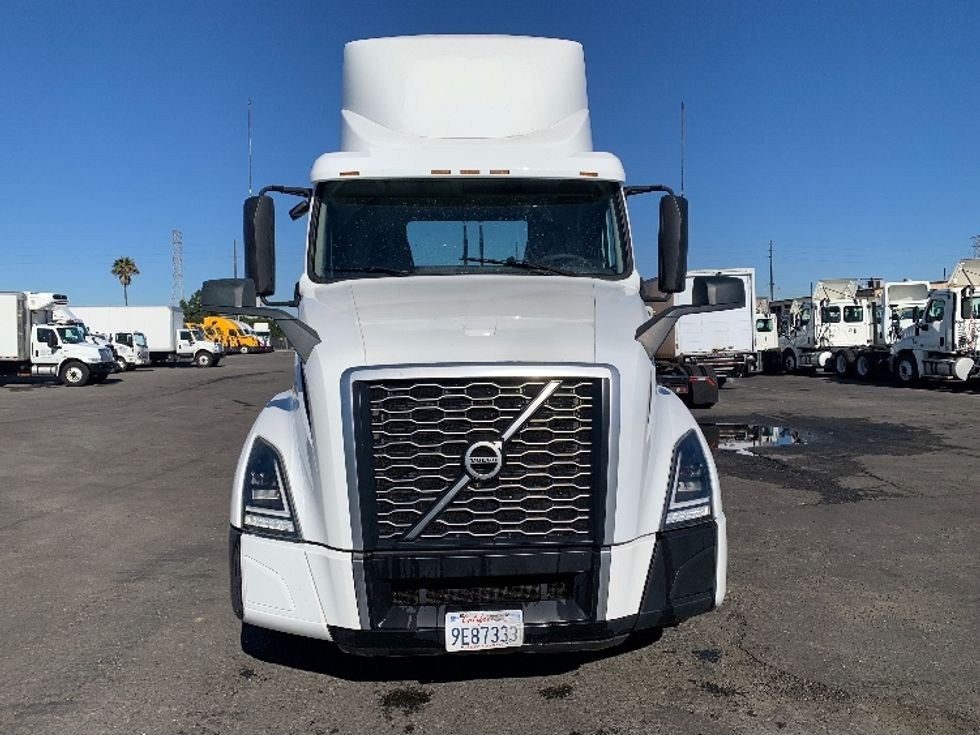 Day Cab Tractor-Heavy Duty Tractors-Volvo-2019-VNL64T300-Torrance-CA-101,504\n\t\tmiles-$ 45,250 - Image 2