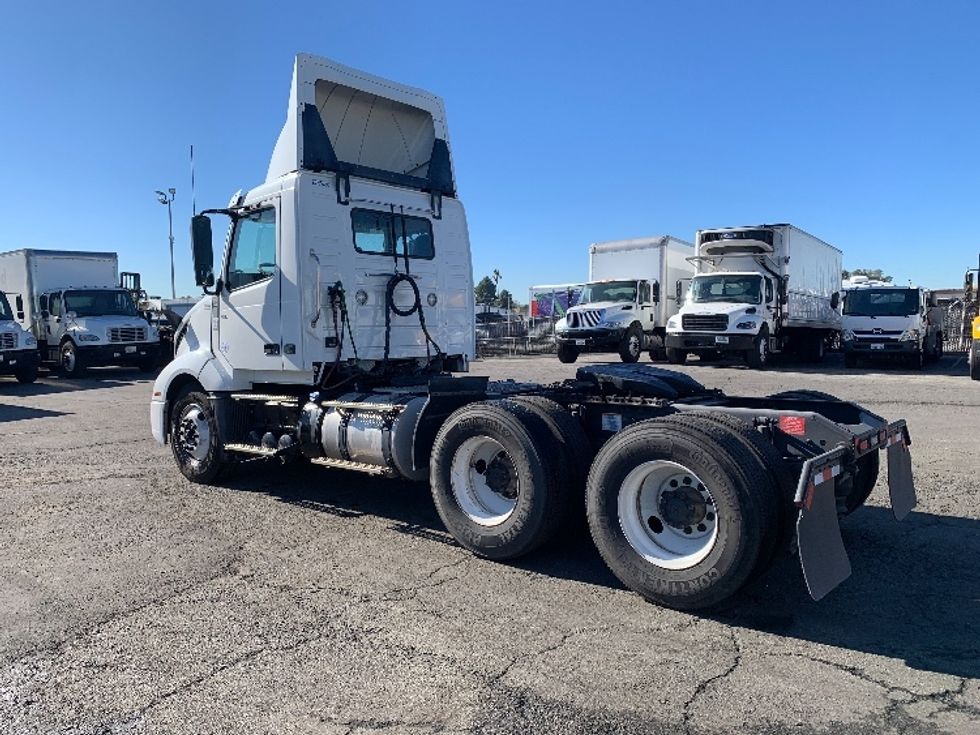 Day Cab Tractor-Heavy Duty Tractors-Volvo-2019-VNL64T300-Torrance-CA-101,504\n\t\tmiles-$ 45,250 - Image 5