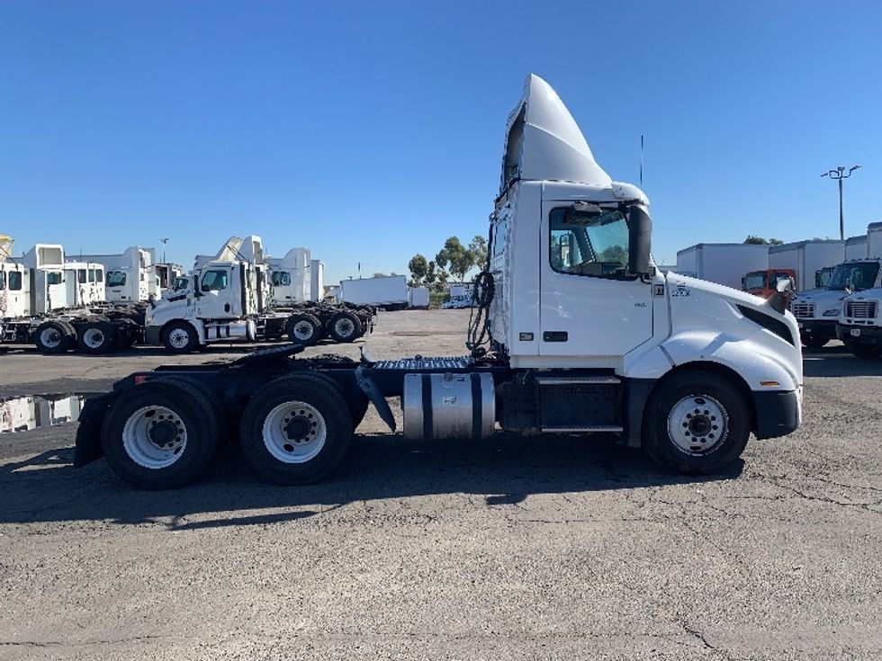 Day Cab Tractor-Heavy Duty Tractors-Volvo-2019-VNL64T300-Torrance-CA-101,504\n\t\tmiles-$ 45,250 - Image 8