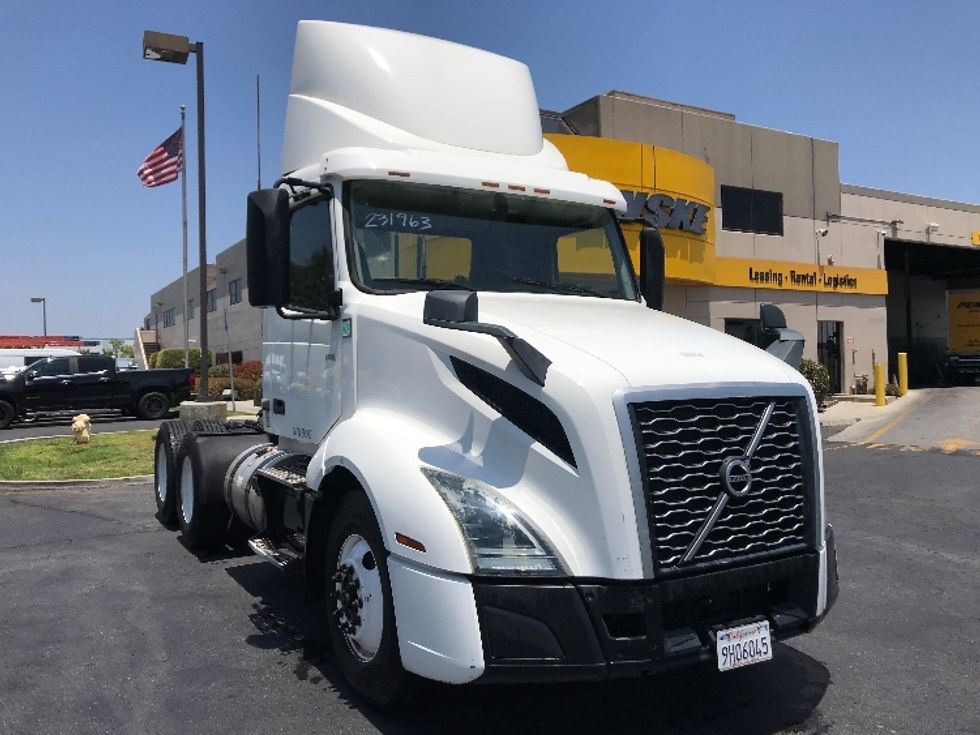 Day Cab Tractor-Heavy Duty Tractors-Volvo-2019-VNL64T300-Torrance-CA-199,212\n\t\tmiles-$ 57,750 - Image 1