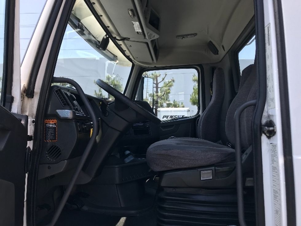 Day Cab Tractor-Heavy Duty Tractors-Volvo-2019-VNL64T300-Torrance-CA-199,212\n\t\tmiles-$ 57,750 - Image 10