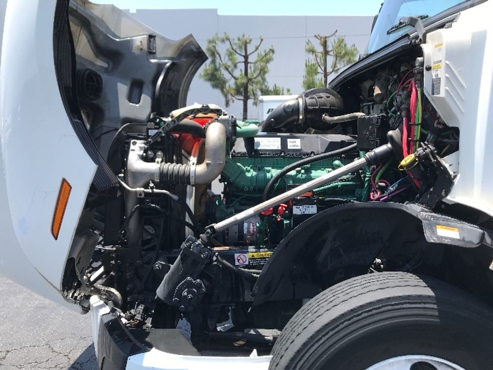 Day Cab Tractor-Heavy Duty Tractors-Volvo-2019-VNL64T300-Torrance-CA-199,212\n\t\tmiles-$ 57,750 - Image 16