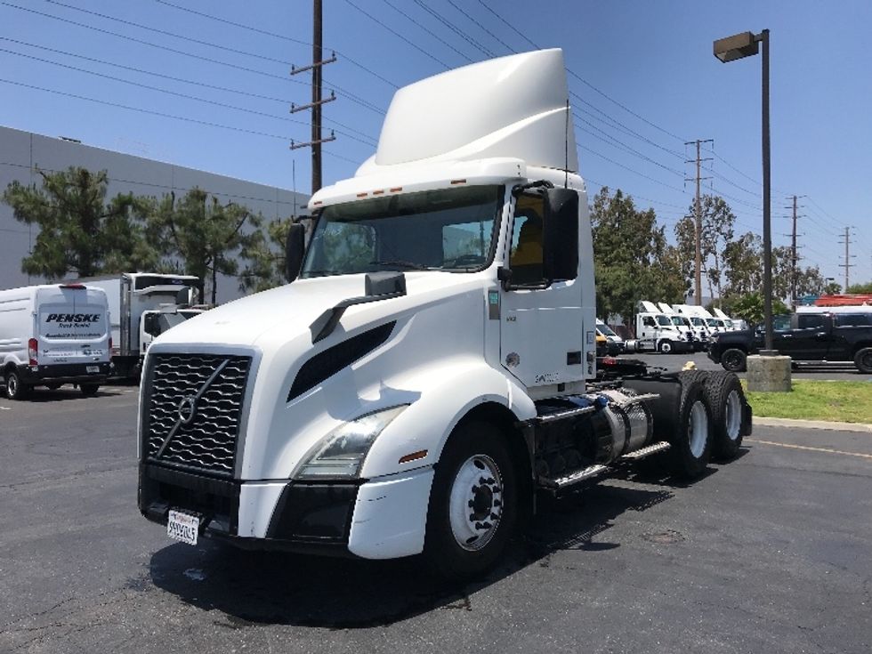 Day Cab Tractor-Heavy Duty Tractors-Volvo-2019-VNL64T300-Torrance-CA-199,212\n\t\tmiles-$ 57,750 - Image 3
