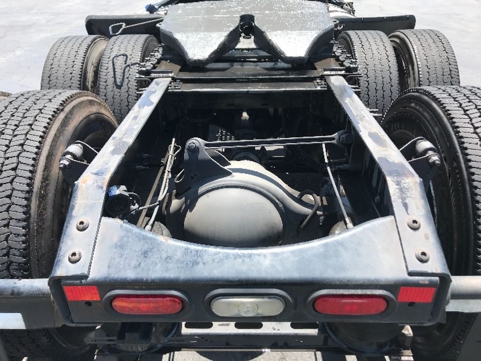 Day Cab Tractor-Heavy Duty Tractors-Volvo-2019-VNL64T300-Torrance-CA-199,212\n\t\tmiles-$ 57,750 - Image 6