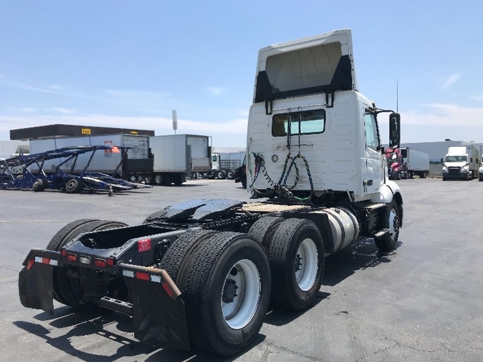 Day Cab Tractor-Heavy Duty Tractors-Volvo-2019-VNL64T300-Torrance-CA-199,212\n\t\tmiles-$ 57,750 - Image 7