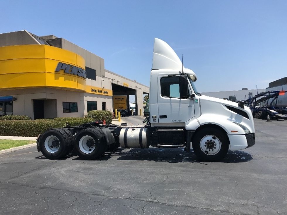 Day Cab Tractor-Heavy Duty Tractors-Volvo-2019-VNL64T300-Torrance-CA-199,212\n\t\tmiles-$ 57,750 - Image 8