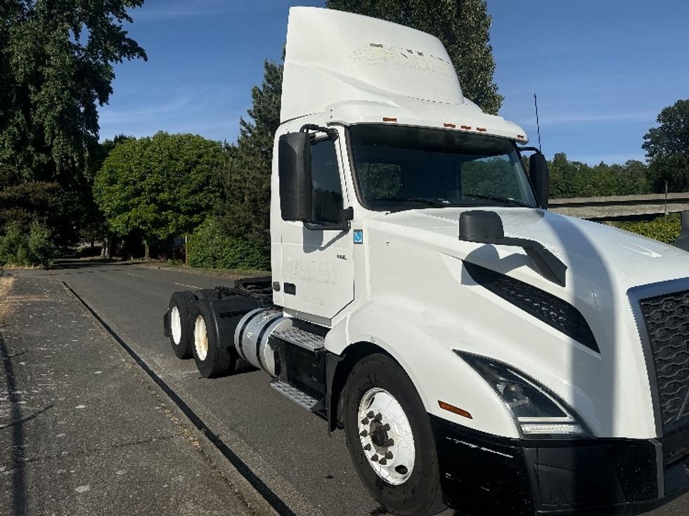 Day Cab Tractor-Heavy Duty Tractors-Volvo-2019-VNL64T300-Tukwila-WA-143,145\n\t\tmiles-$ 60,750 - Image 1