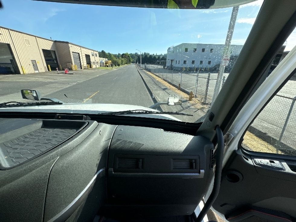 Day Cab Tractor-Heavy Duty Tractors-Volvo-2019-VNL64T300-Tukwila-WA-143,145\n\t\tmiles-$ 60,750 - Image 13