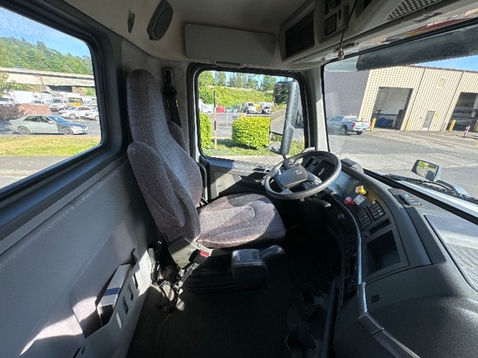 Day Cab Tractor-Heavy Duty Tractors-Volvo-2019-VNL64T300-Tukwila-WA-143,145\n\t\tmiles-$ 60,750 - Image 14
