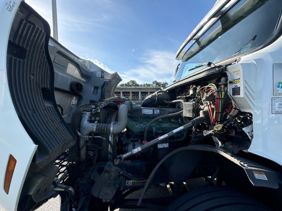 Day Cab Tractor-Heavy Duty Tractors-Volvo-2019-VNL64T300-Tukwila-WA-143,145\n\t\tmiles-$ 60,750 - Image 16