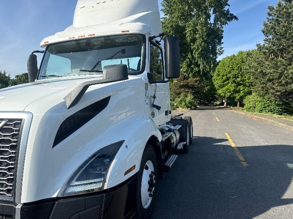 Day Cab Tractor-Heavy Duty Tractors-Volvo-2019-VNL64T300-Tukwila-WA-143,145\n\t\tmiles-$ 60,750 - Image 3