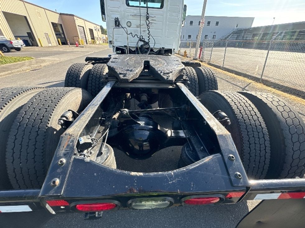 Day Cab Tractor-Heavy Duty Tractors-Volvo-2019-VNL64T300-Tukwila-WA-143,145\n\t\tmiles-$ 60,750 - Image 6