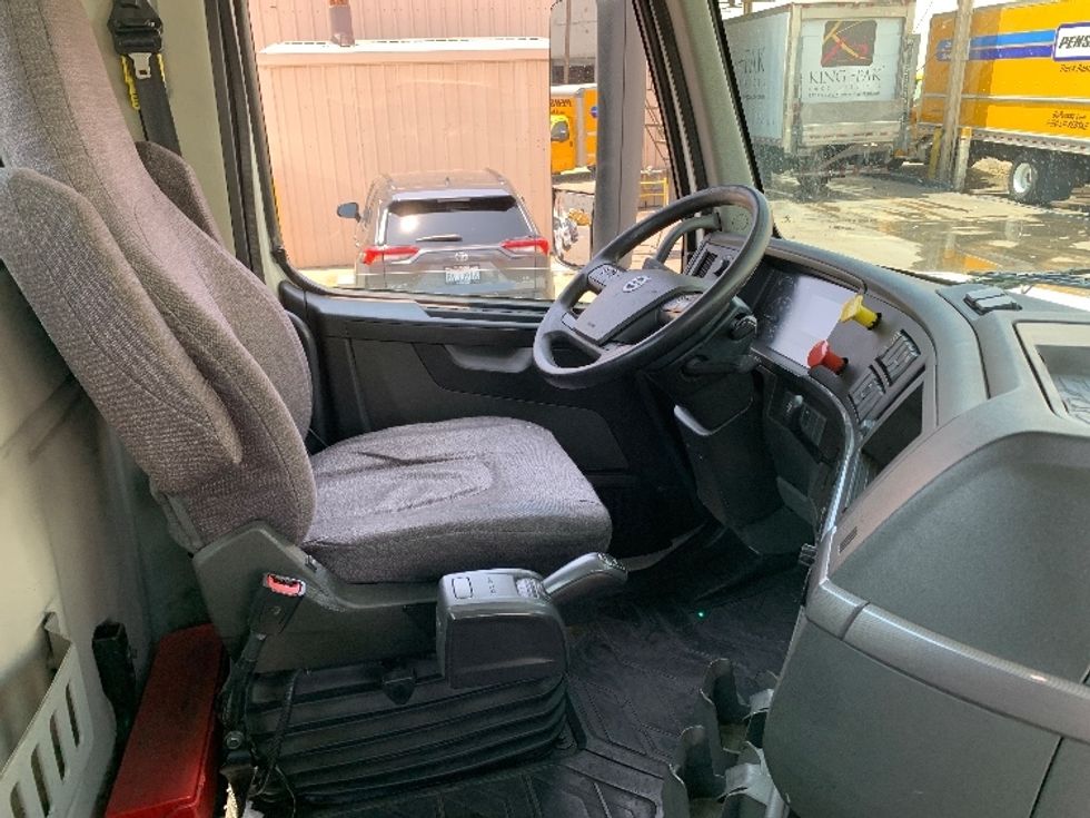 Day Cab Tractor-Heavy Duty Tractors-Volvo-2019-VNL64T300-Vernon-CA-226,832\n\t\tmiles-$ 55,250 - Image 14