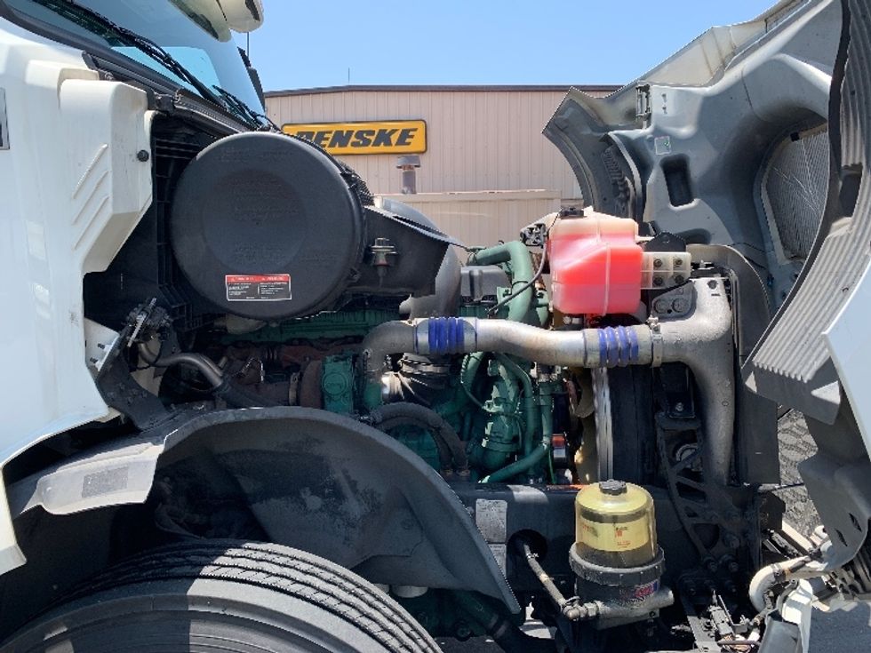 Day Cab Tractor-Heavy Duty Tractors-Volvo-2019-VNL64T300-Vernon-CA-226,832\n\t\tmiles-$ 55,250 - Image 15