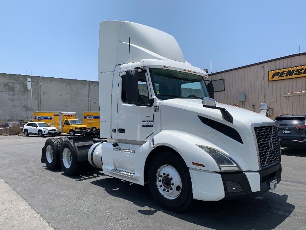 Day Cab Tractor-Heavy Duty Tractors-Volvo-2019-VNL64T300-Vernon-CA-226,832\n\t\tmiles-$ 55,250 - Image 3