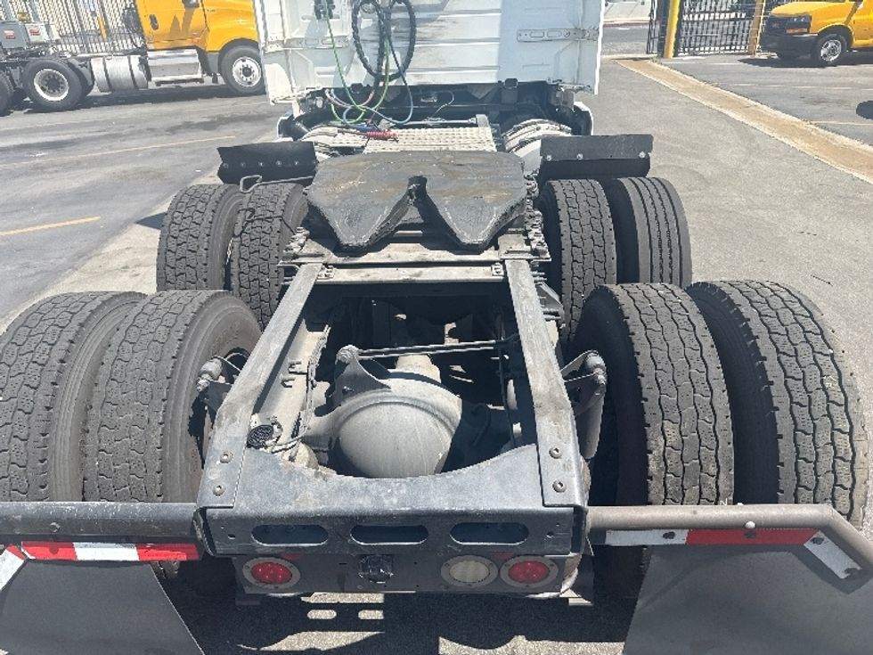 Day Cab Tractor-Heavy Duty Tractors-Volvo-2019-VNL64T300-Vernon-CA-226,832\n\t\tmiles-$ 55,250 - Image 6