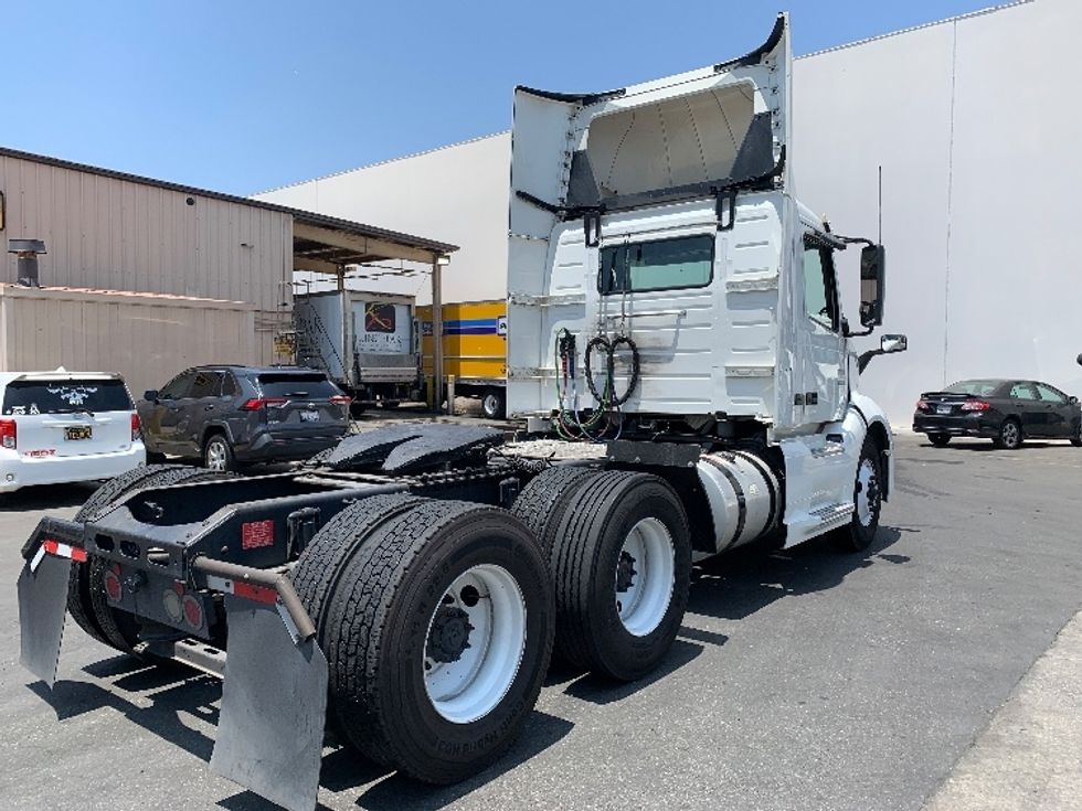 Day Cab Tractor-Heavy Duty Tractors-Volvo-2019-VNL64T300-Vernon-CA-226,832\n\t\tmiles-$ 55,250 - Image 7