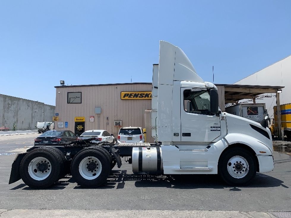 Day Cab Tractor-Heavy Duty Tractors-Volvo-2019-VNL64T300-Vernon-CA-226,832\n\t\tmiles-$ 55,250 - Image 8