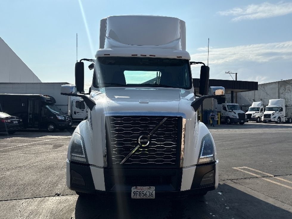 Day Cab Tractor-Heavy Duty Tractors-Volvo-2019-VNL64T300-Vernon-CA-233,879\n\t\tmiles-$ 56,500 - Image 2