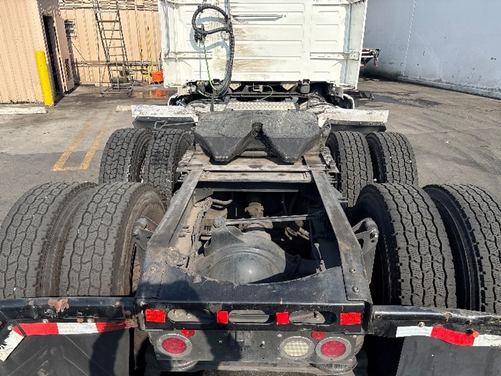 Day Cab Tractor-Heavy Duty Tractors-Volvo-2019-VNL64T300-Vernon-CA-233,879\n\t\tmiles-$ 56,500 - Image 6