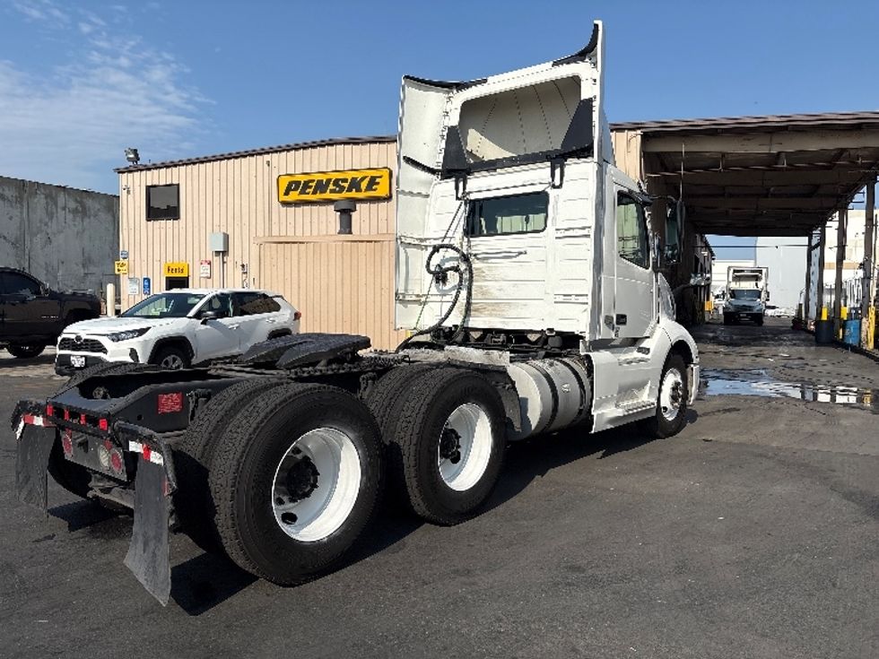 Day Cab Tractor-Heavy Duty Tractors-Volvo-2019-VNL64T300-Vernon-CA-233,879\n\t\tmiles-$ 56,500 - Image 7