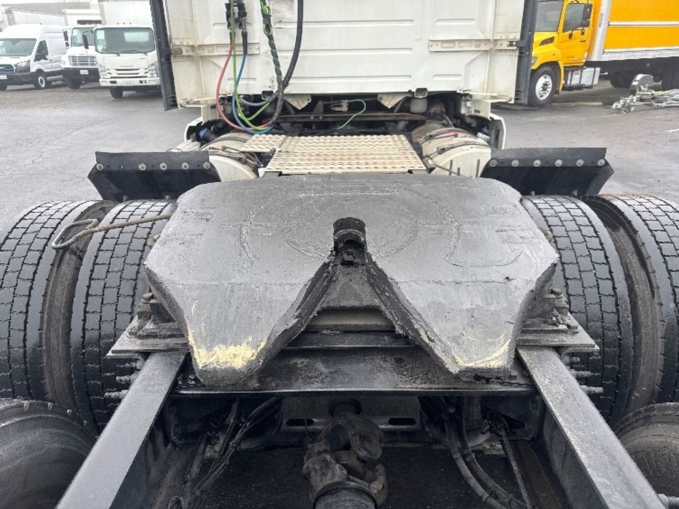 Day Cab Tractor-Heavy Duty Tractors-Volvo-2019-VNL64T300-West Sacramento-CA-380,570\n\t\tmiles-$ 45,250 - Image 6