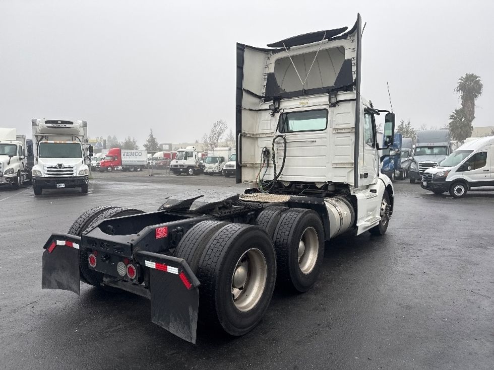 Day Cab Tractor-Heavy Duty Tractors-Volvo-2019-VNL64T300-West Sacramento-CA-380,570\n\t\tmiles-$ 45,250 - Image 7