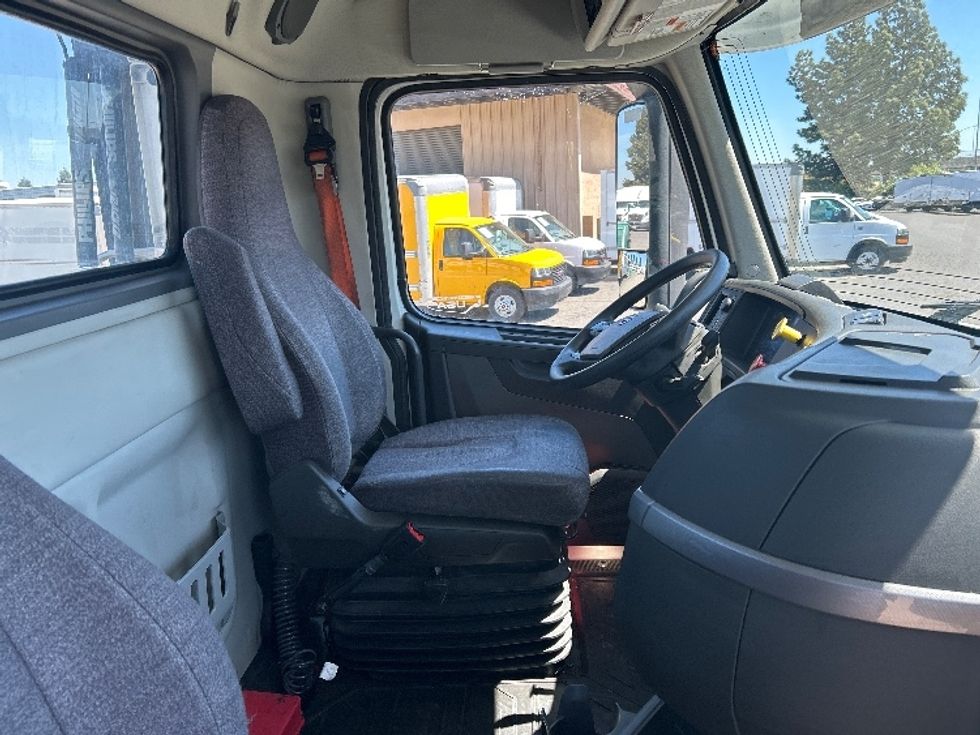 Day Cab Tractor-Heavy Duty Tractors-Volvo-2019-VNL64T300-West Sacramento-CA-420,325\n\t\tmiles-$ 42,500 - Image 14