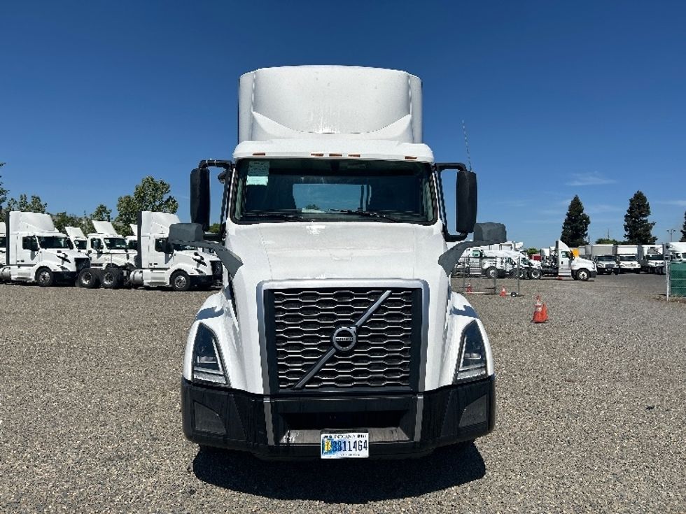 Day Cab Tractor-Heavy Duty Tractors-Volvo-2019-VNL64T300-West Sacramento-CA-420,325\n\t\tmiles-$ 42,500 - Image 2