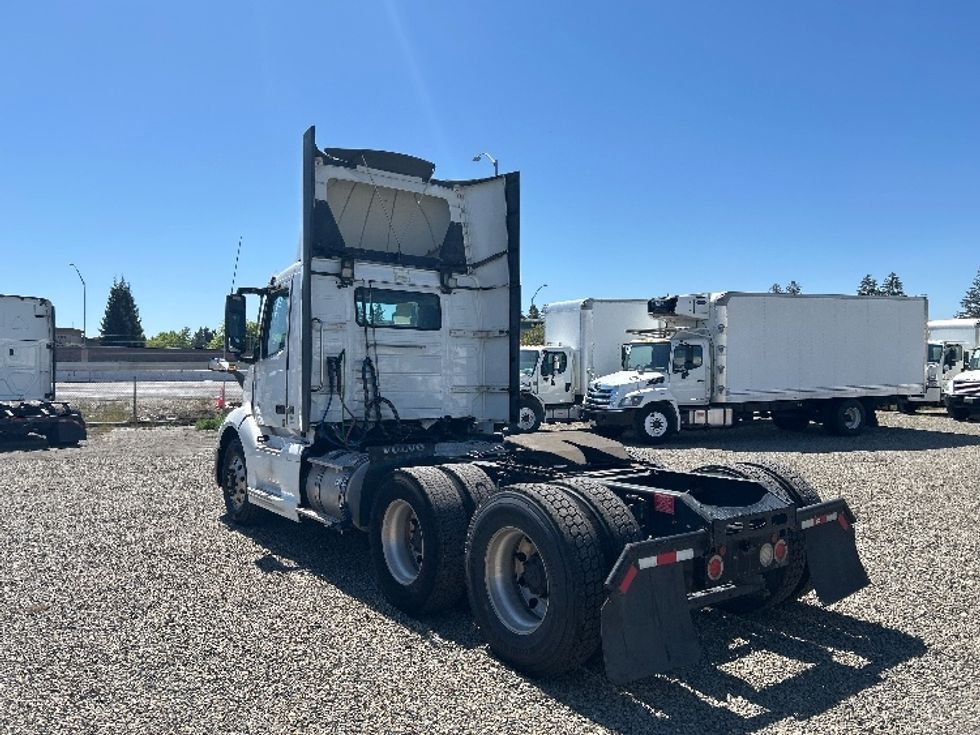 Day Cab Tractor-Heavy Duty Tractors-Volvo-2019-VNL64T300-West Sacramento-CA-420,325\n\t\tmiles-$ 42,500 - Image 5