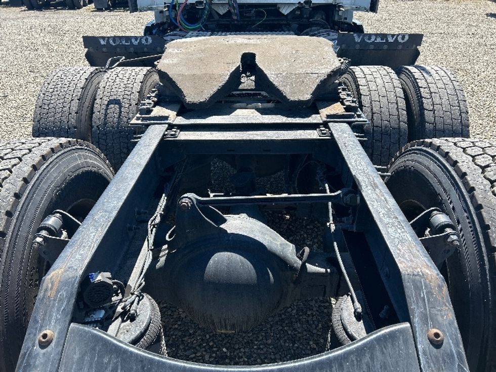 Day Cab Tractor-Heavy Duty Tractors-Volvo-2019-VNL64T300-West Sacramento-CA-420,325\n\t\tmiles-$ 42,500 - Image 6