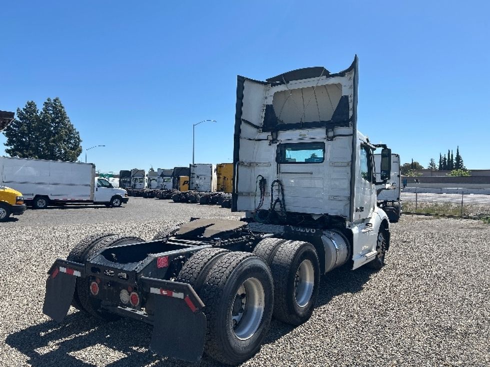Day Cab Tractor-Heavy Duty Tractors-Volvo-2019-VNL64T300-West Sacramento-CA-420,325\n\t\tmiles-$ 42,500 - Image 7