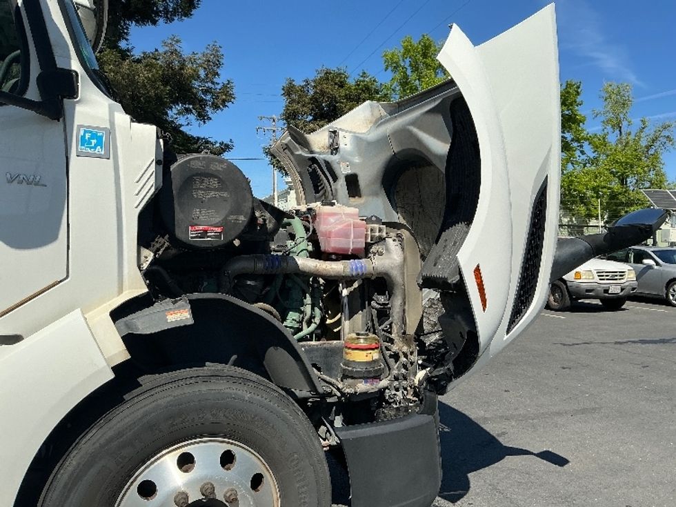 Day Cab Tractor-Heavy Duty Tractors-Volvo-2019-VNL64T300-West Sacramento-CA-476,781\n\t\tmiles-$ 38,000 - Image 15