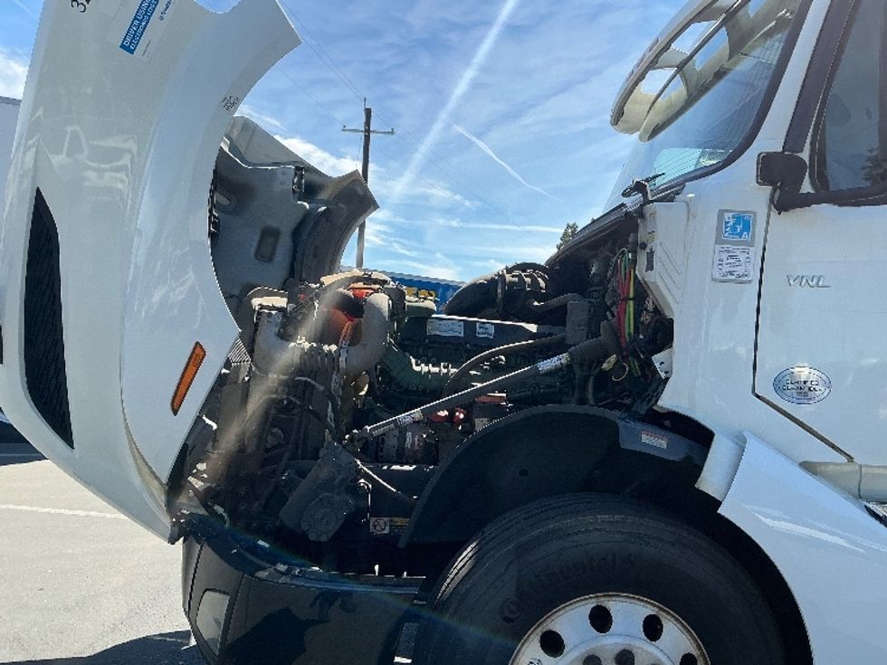 Day Cab Tractor-Heavy Duty Tractors-Volvo-2019-VNL64T300-West Sacramento-CA-476,781\n\t\tmiles-$ 38,000 - Image 16