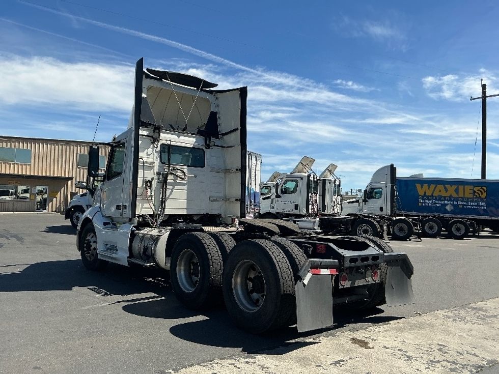 Day Cab Tractor-Heavy Duty Tractors-Volvo-2019-VNL64T300-West Sacramento-CA-476,781\n\t\tmiles-$ 38,000 - Image 5