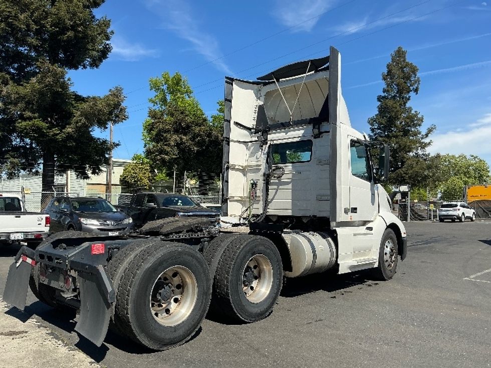 Day Cab Tractor-Heavy Duty Tractors-Volvo-2019-VNL64T300-West Sacramento-CA-476,781\n\t\tmiles-$ 38,000 - Image 7