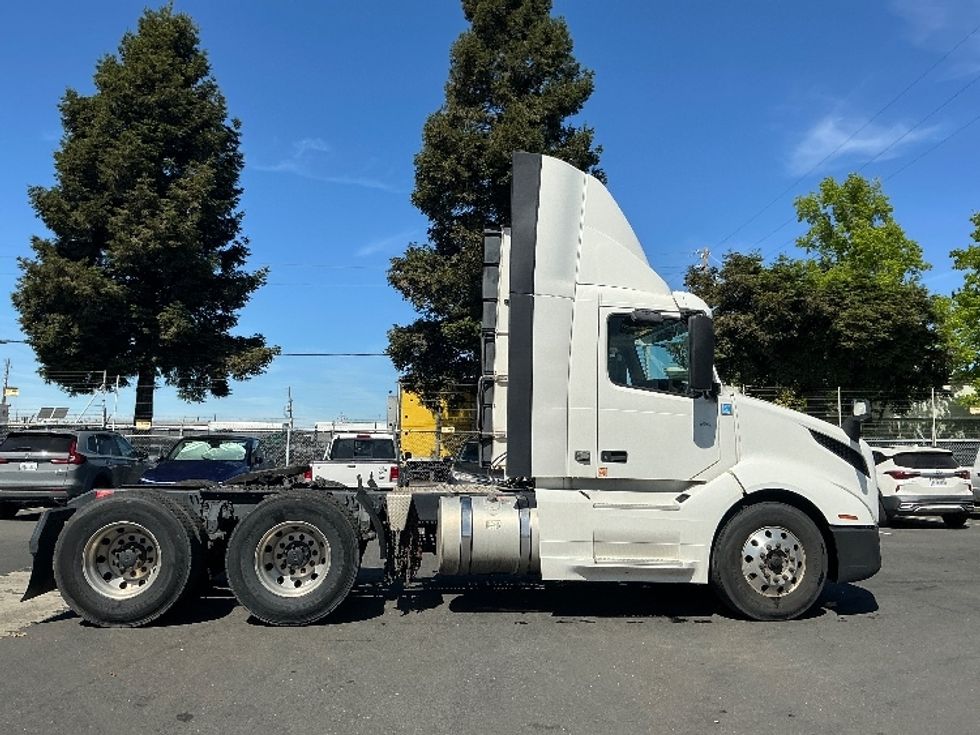 Day Cab Tractor-Heavy Duty Tractors-Volvo-2019-VNL64T300-West Sacramento-CA-476,781\n\t\tmiles-$ 38,000 - Image 8