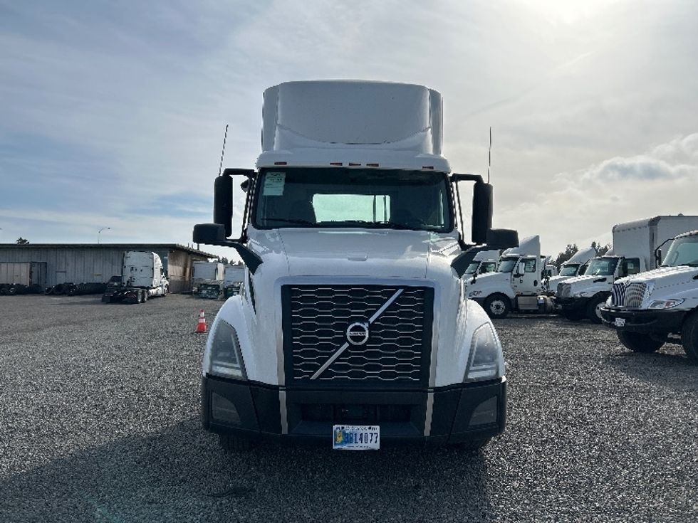 Day Cab Tractor-Heavy Duty Tractors-Volvo-2019-VNL64T300-West Sacramento-CA-476,937\n\t\tmiles-$ 38,500 - Image 2