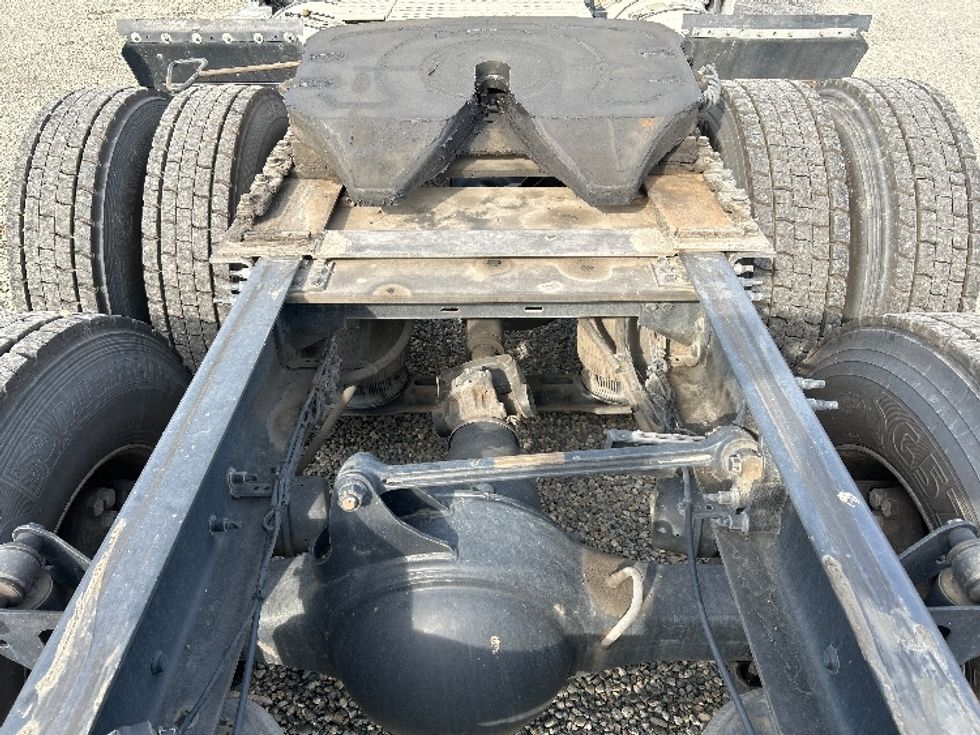 Day Cab Tractor-Heavy Duty Tractors-Volvo-2019-VNL64T300-West Sacramento-CA-476,937\n\t\tmiles-$ 38,500 - Image 6