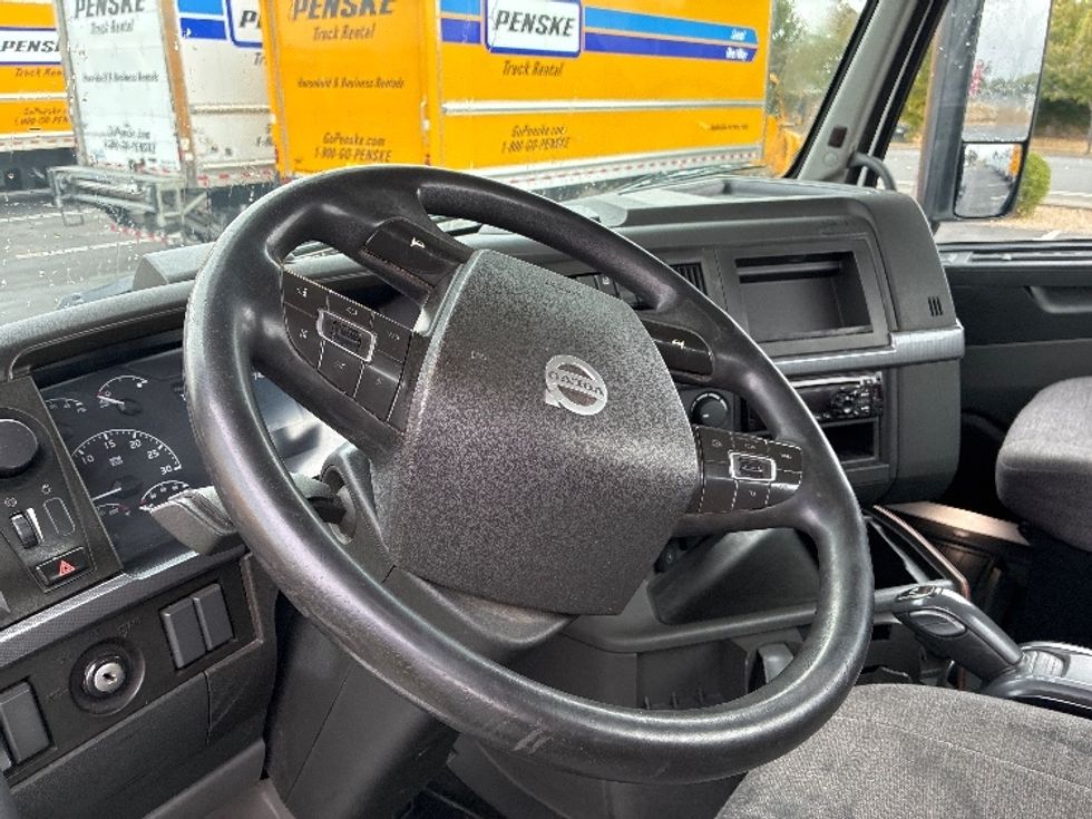 Day Cab Tractor-Heavy Duty Tractors-Volvo-2019-VNL64T300-West Sacramento-CA-748,512\n\t\tmiles-$ 21,500 - Image 10