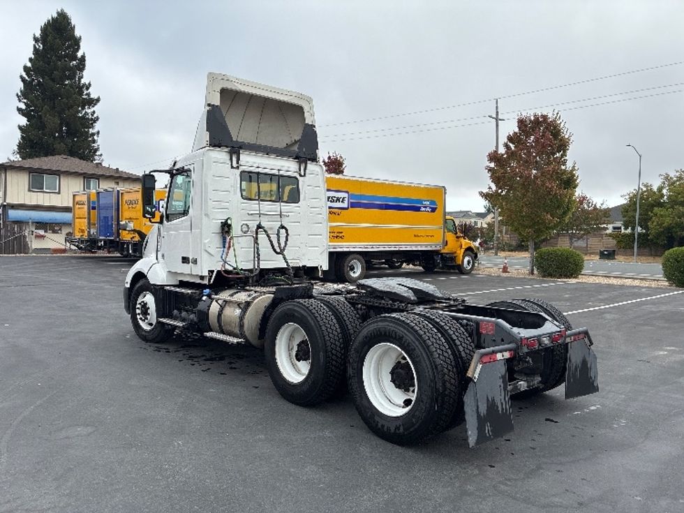 Day Cab Tractor-Heavy Duty Tractors-Volvo-2019-VNL64T300-West Sacramento-CA-748,512\n\t\tmiles-$ 21,500 - Image 5