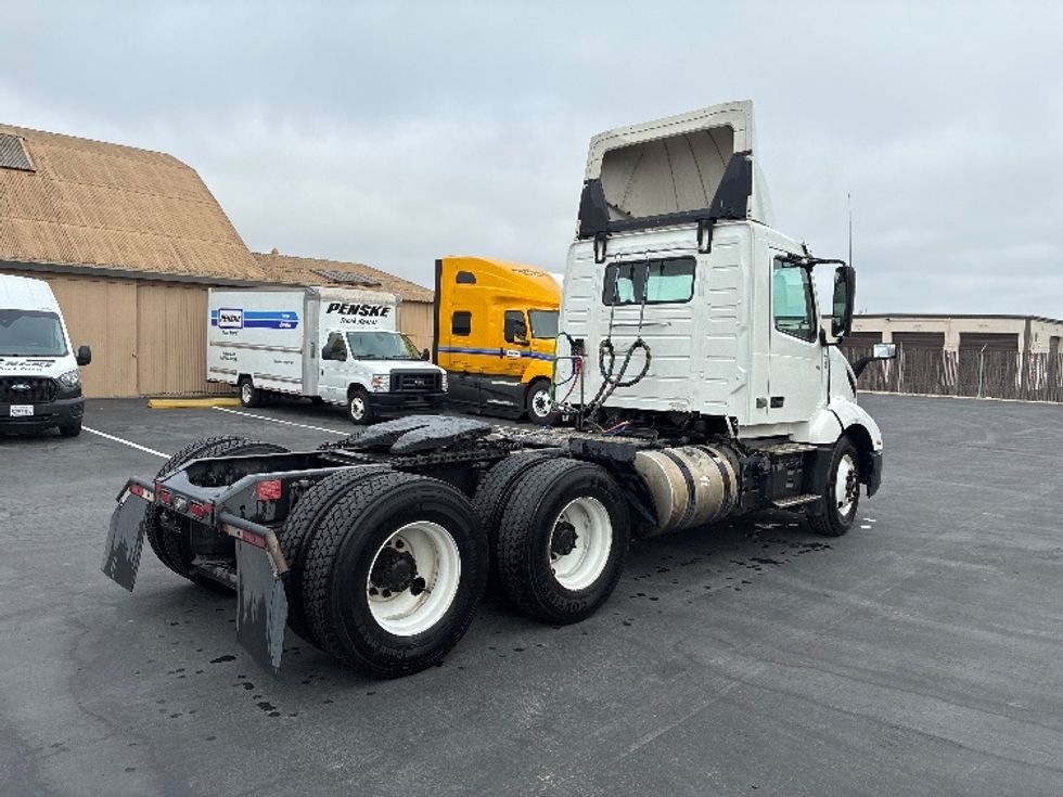 Day Cab Tractor-Heavy Duty Tractors-Volvo-2019-VNL64T300-West Sacramento-CA-748,512\n\t\tmiles-$ 21,500 - Image 7