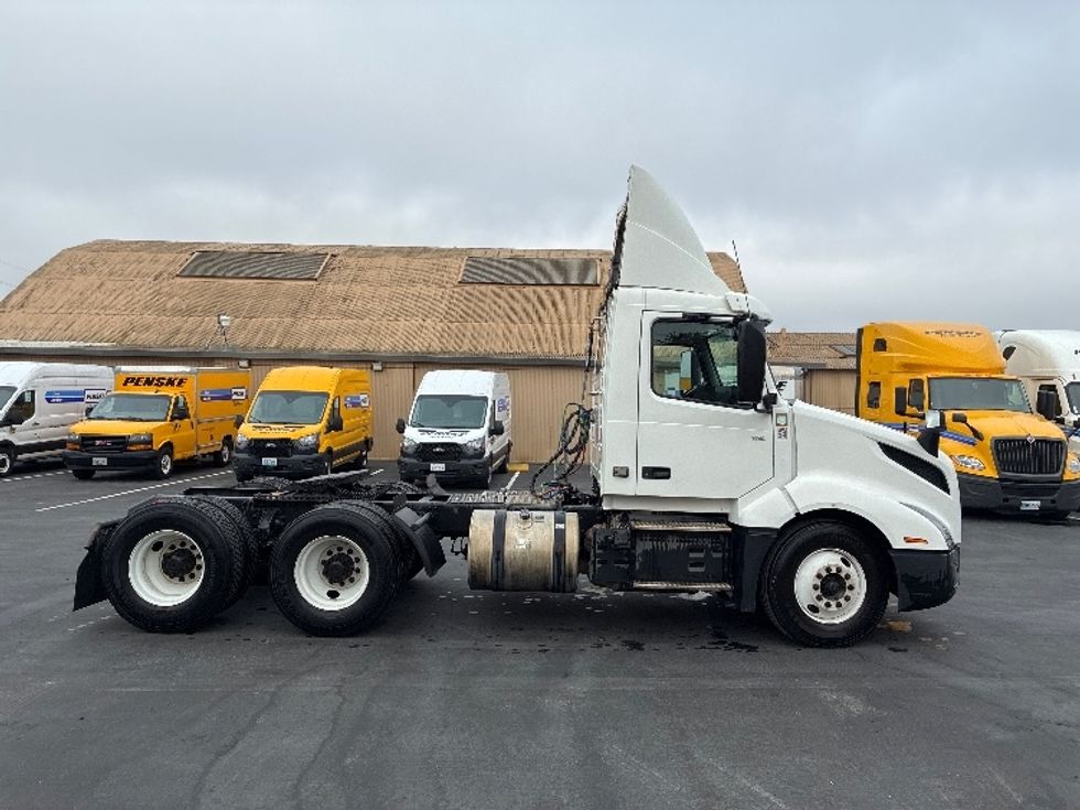 Day Cab Tractor-Heavy Duty Tractors-Volvo-2019-VNL64T300-West Sacramento-CA-748,512\n\t\tmiles-$ 21,500 - Image 8