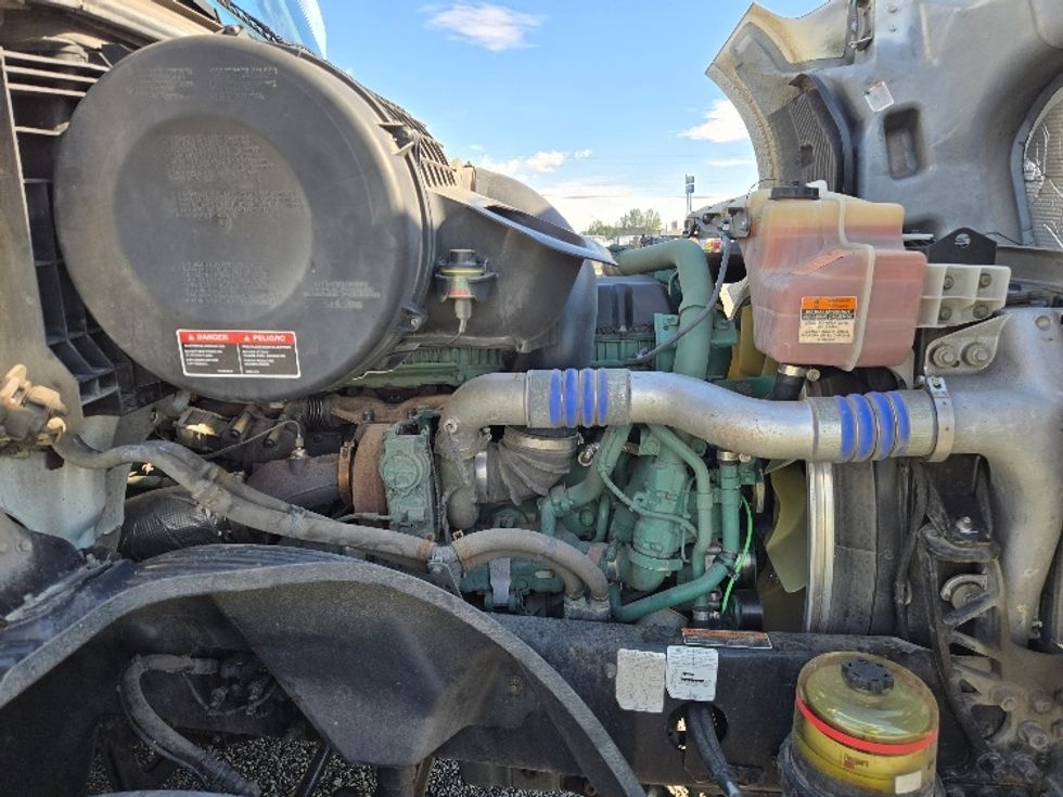 Day Cab Tractor-Heavy Duty Tractors-Volvo-2019-VNL64T300-Yakima-WA-277,951\n\t\tmiles-$ 51,000 - Image 14